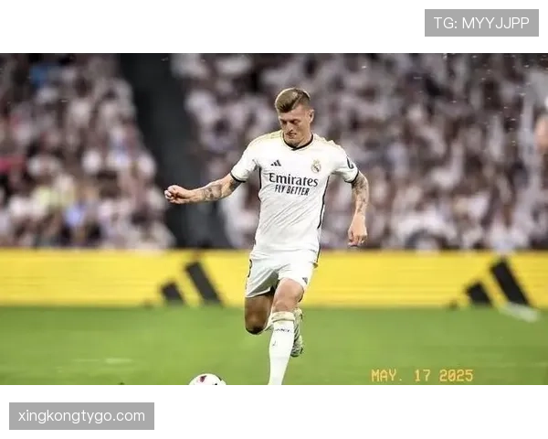 克罗斯连续关键战主导中场出球，回撤接应撕开高位防线